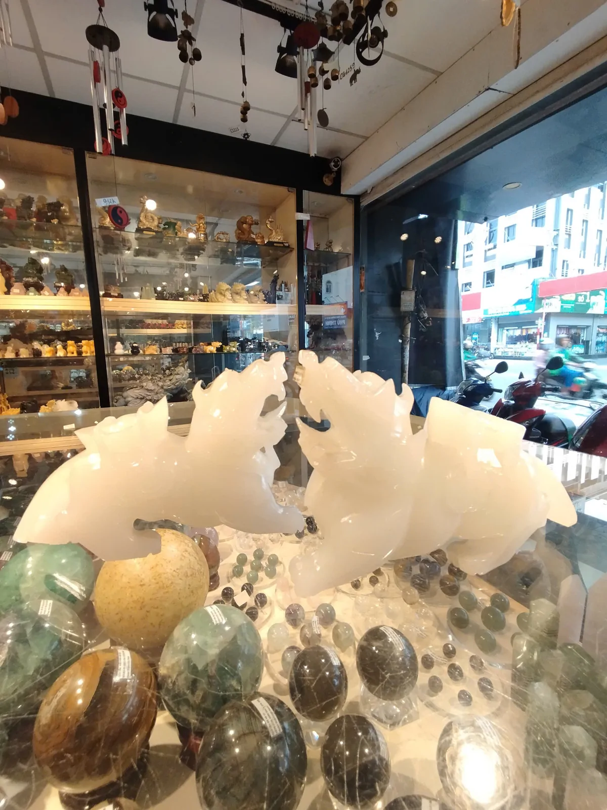Tỳ hưu bạch ngọc cõng tiền lớn (nguyên bảo) M010